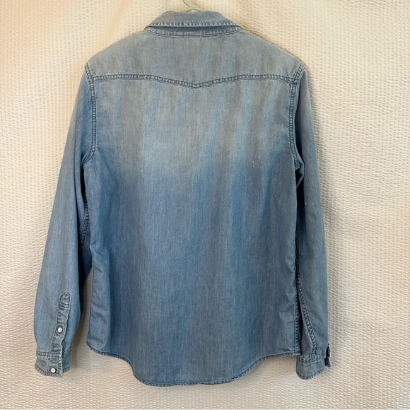 Victoria's Secret Women’s Blue Denim Button Up Long Sleeve Shirt Size: Large - Picture 2 of 9